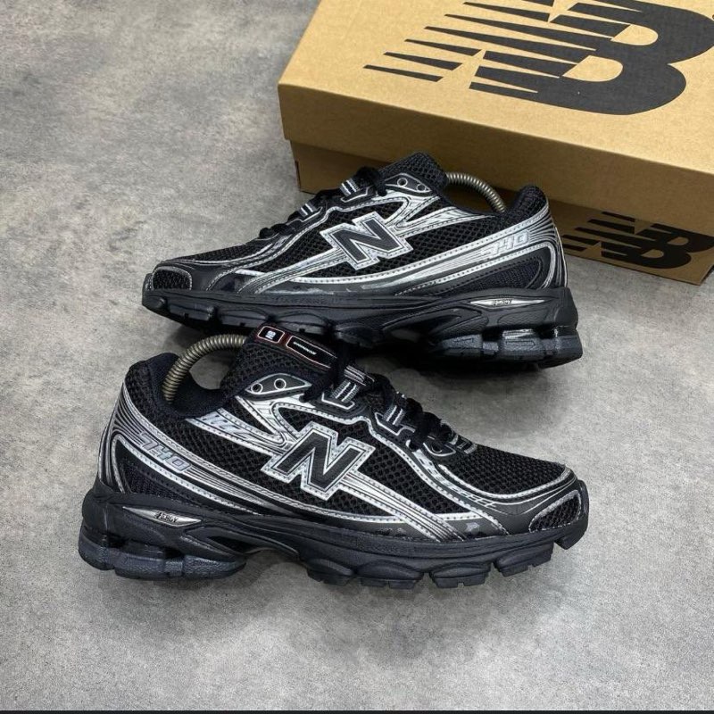 New Balance 740
