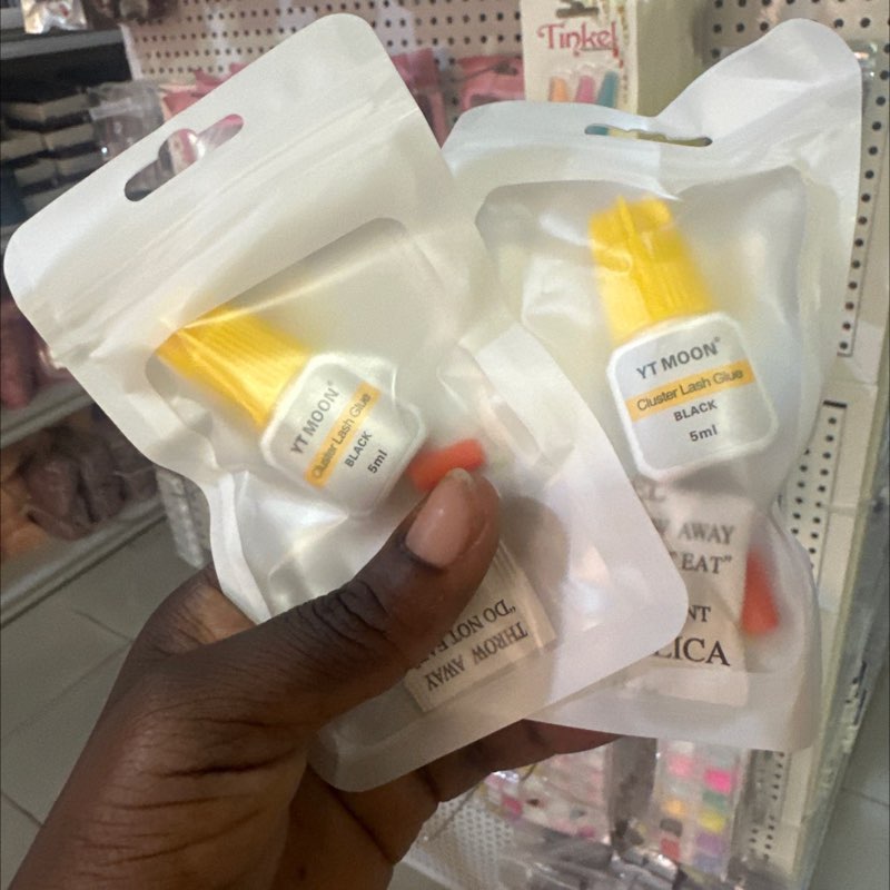 Yt moon cluster lash glue