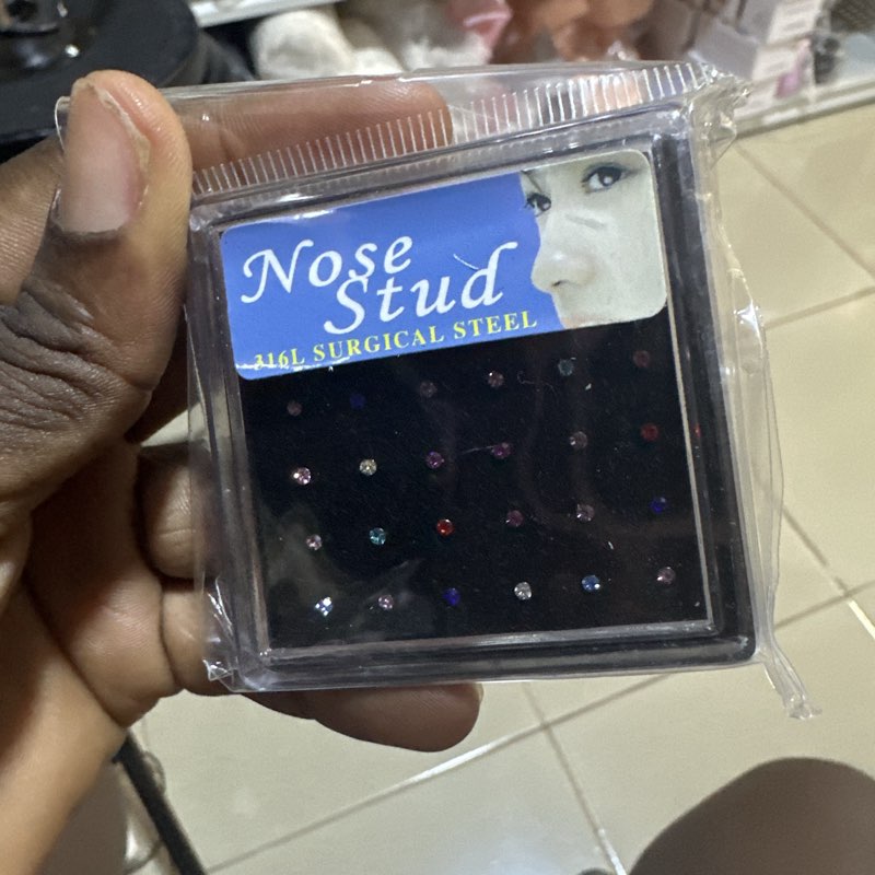 Nose stud pack