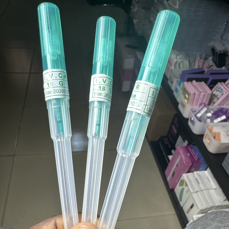 Piercing cannula