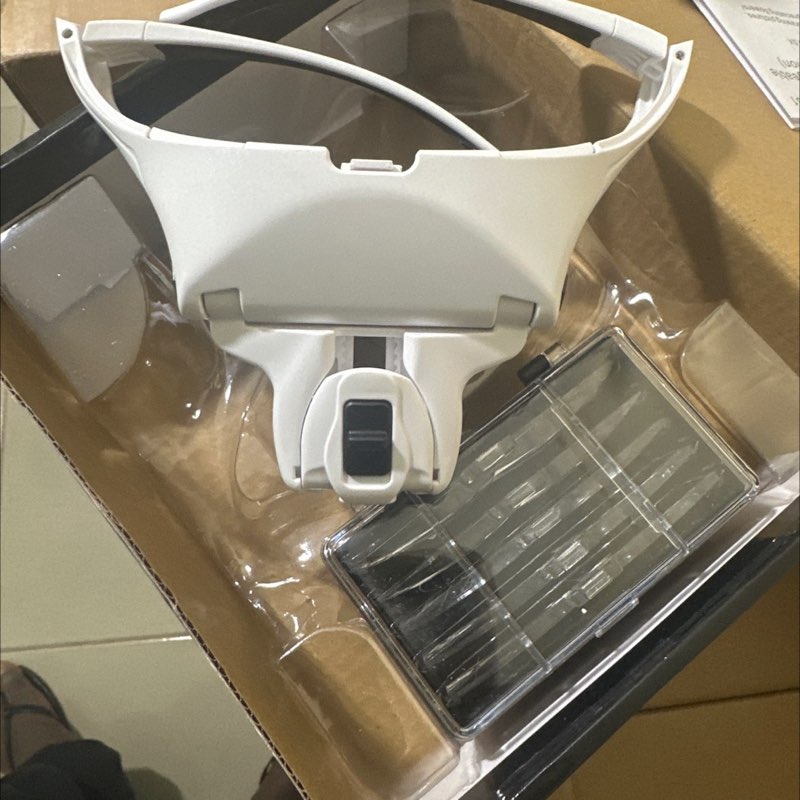 Magnifying lens